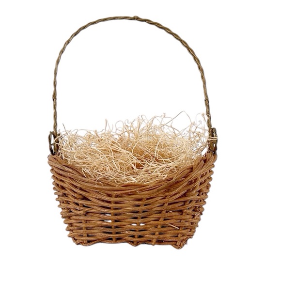 Vintage Wicker Basket – Great for Easter or Gift Baskets - Picture 4 of 10